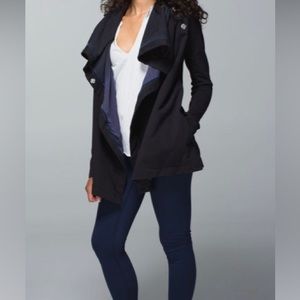 LULULEMON Dark Heathered Grey Savasana Wrap Size 6